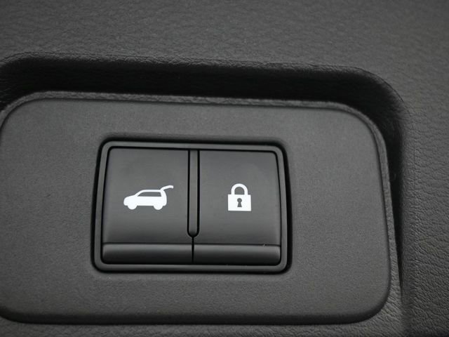 Used 2025 Nissan Rogue SV FWD image 12