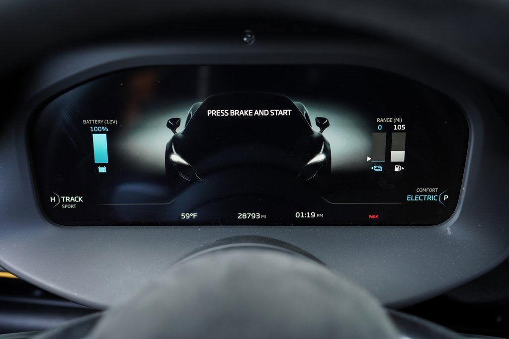 Used 2023 McLaren Artura image 26