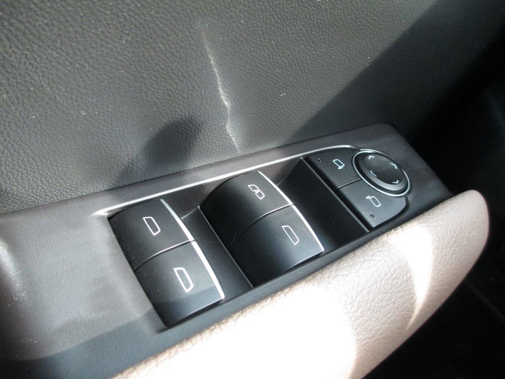 Used 2023 GMC Canyon Denali image 27