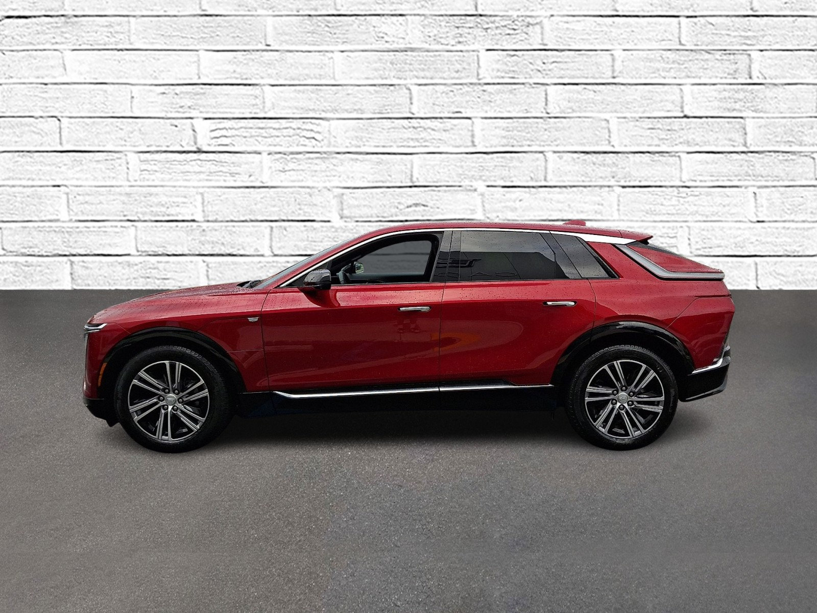 Certified 2024 Cadillac Lyriq Luxury AWD/4WD image 3