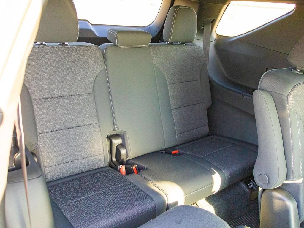 New 2026 Chevrolet Traverse LT w/ Enhanced Driving Package FWD image 31