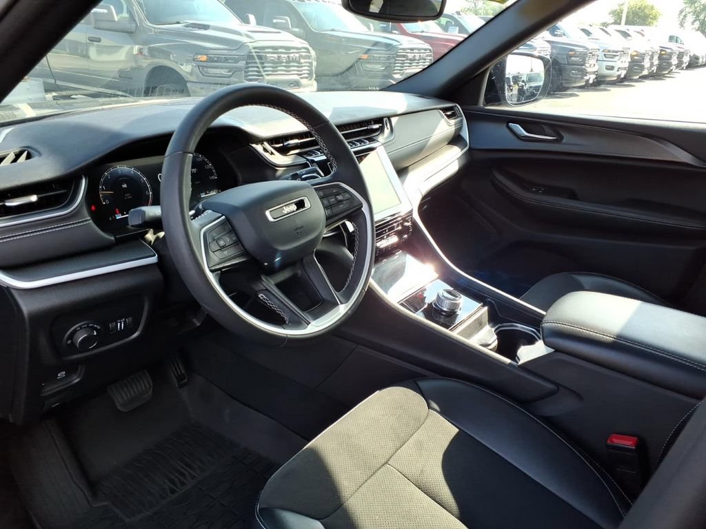 Certified 2024 Jeep Grand Cherokee Altitude AWD/4WD image 8