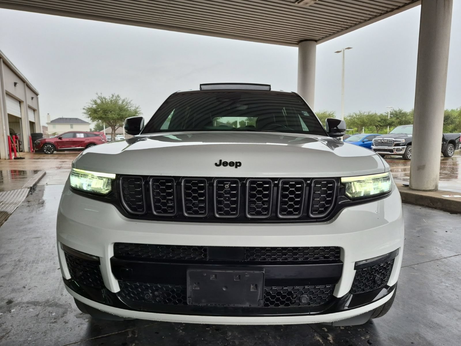 Used 2023 Jeep Grand Cherokee L Summit w/ High Altitude Package AWD/4WD image 3