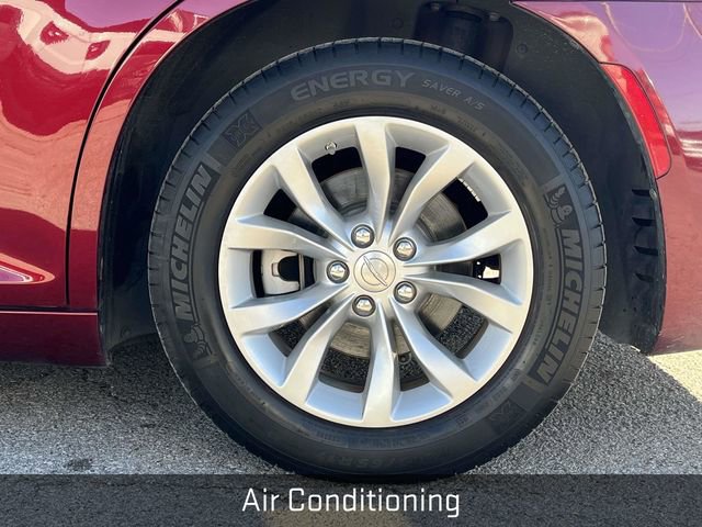 Used 2022 Chrysler 300 Touring image 11