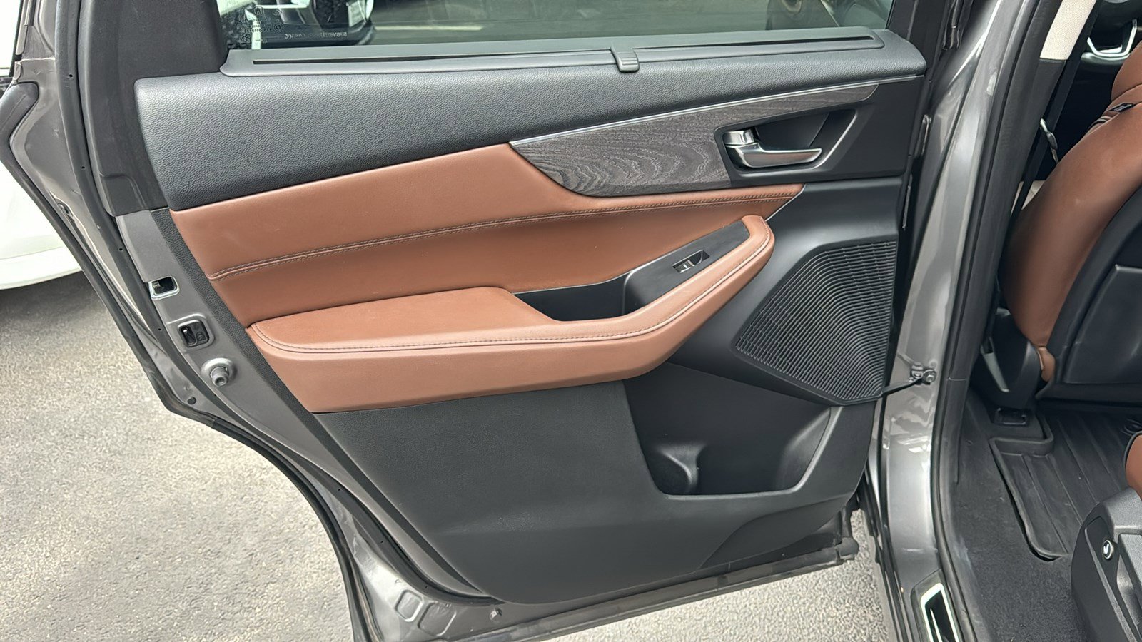 Used 2023 Acura MDX SH-AWD w/ Advance Package image 18