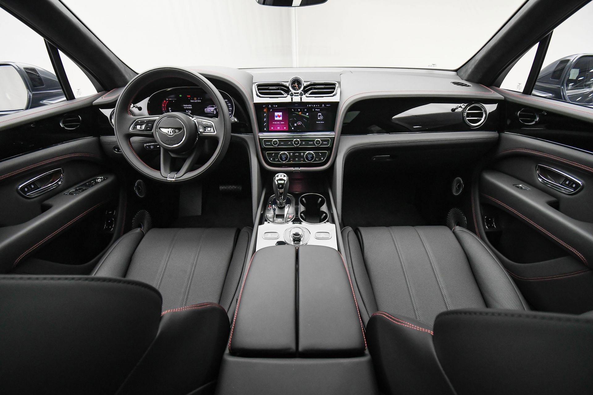 New 2025 Bentley Bentayga image 4