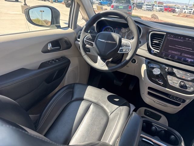 Certified 2023 Chrysler Pacifica Touring-L image 13