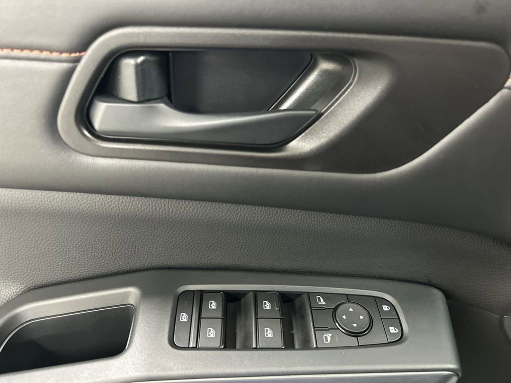 Used 2024 Nissan Pathfinder Rock Creek image 11