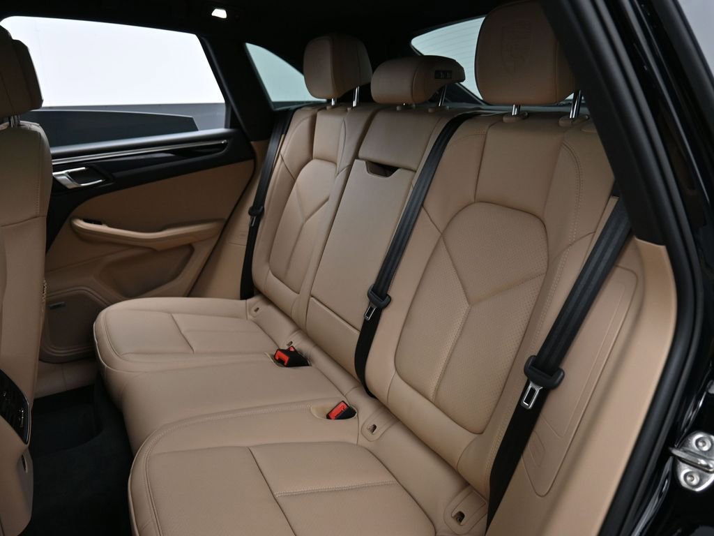 Used 2025 Porsche Macan AWD/4WD image 24