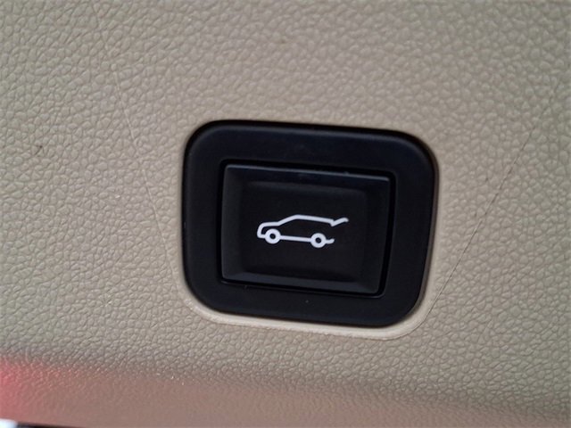 Used 2022 Cadillac Escalade Premium Luxury w/ Performance Package image 27