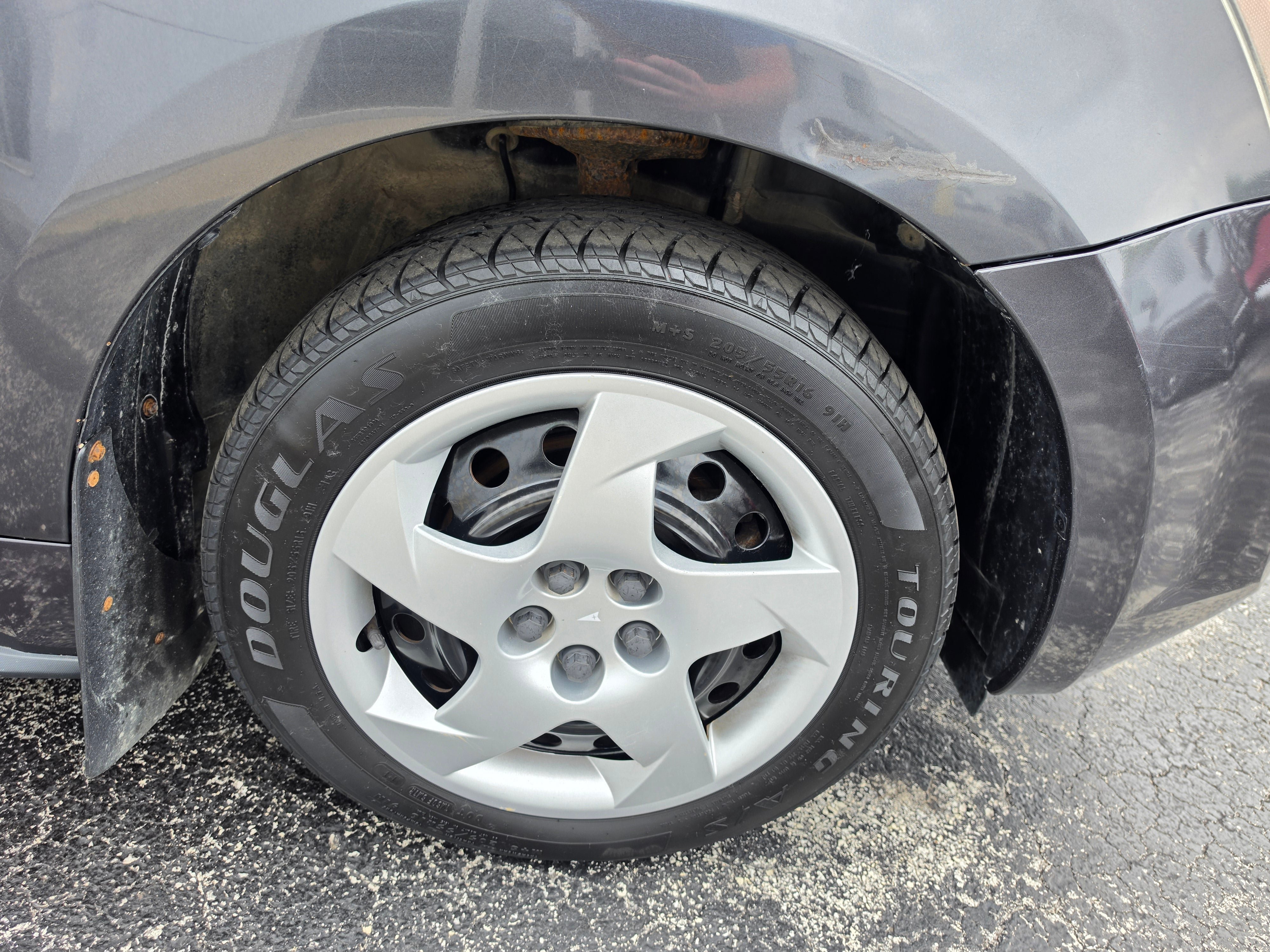 Used 2009 Pontiac Vibe w/ Preferred Package FWD image 12