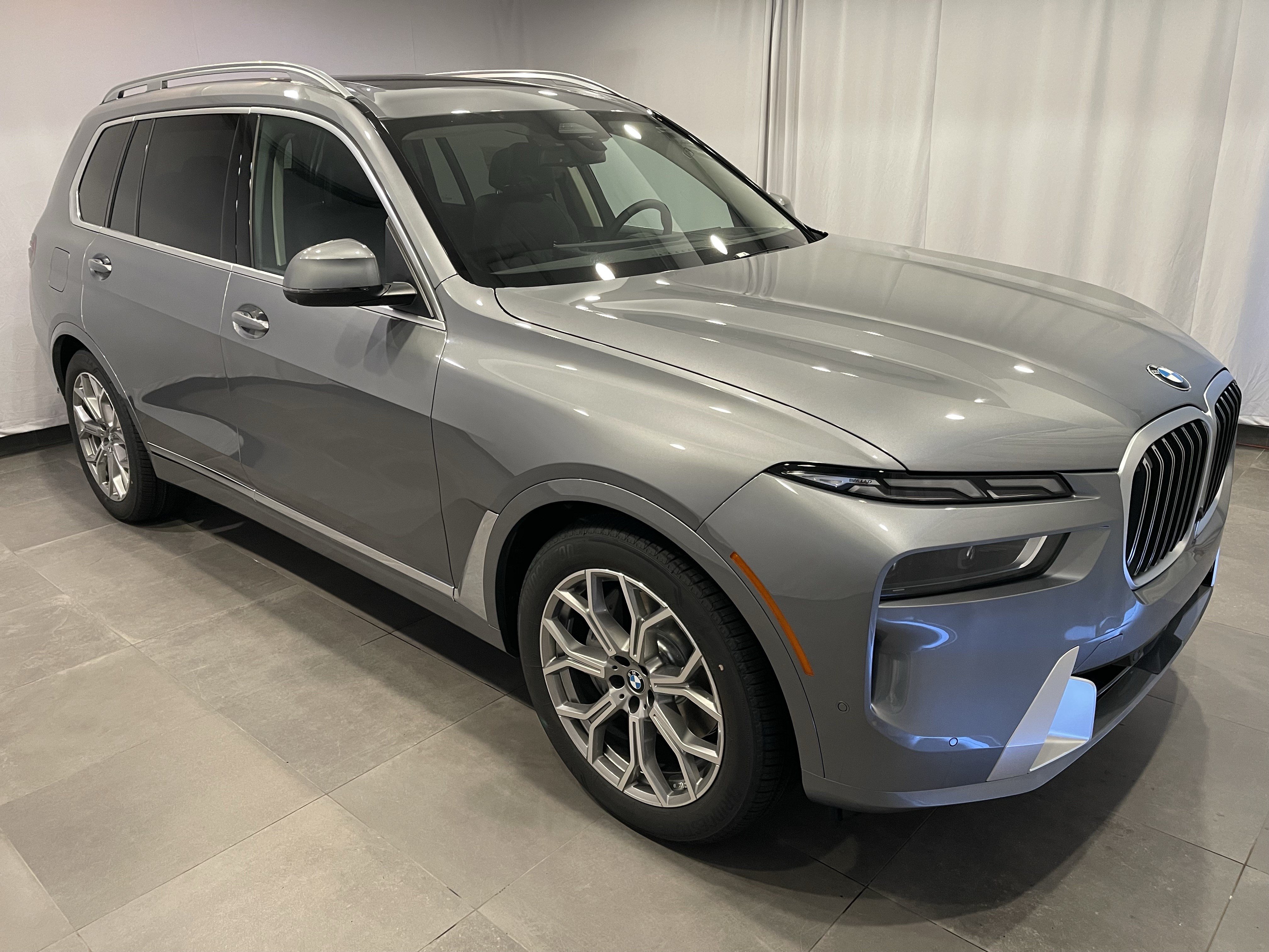 New 2027 BMW X7 xDrive40i w/ Premium Package AWD/4WD image 3