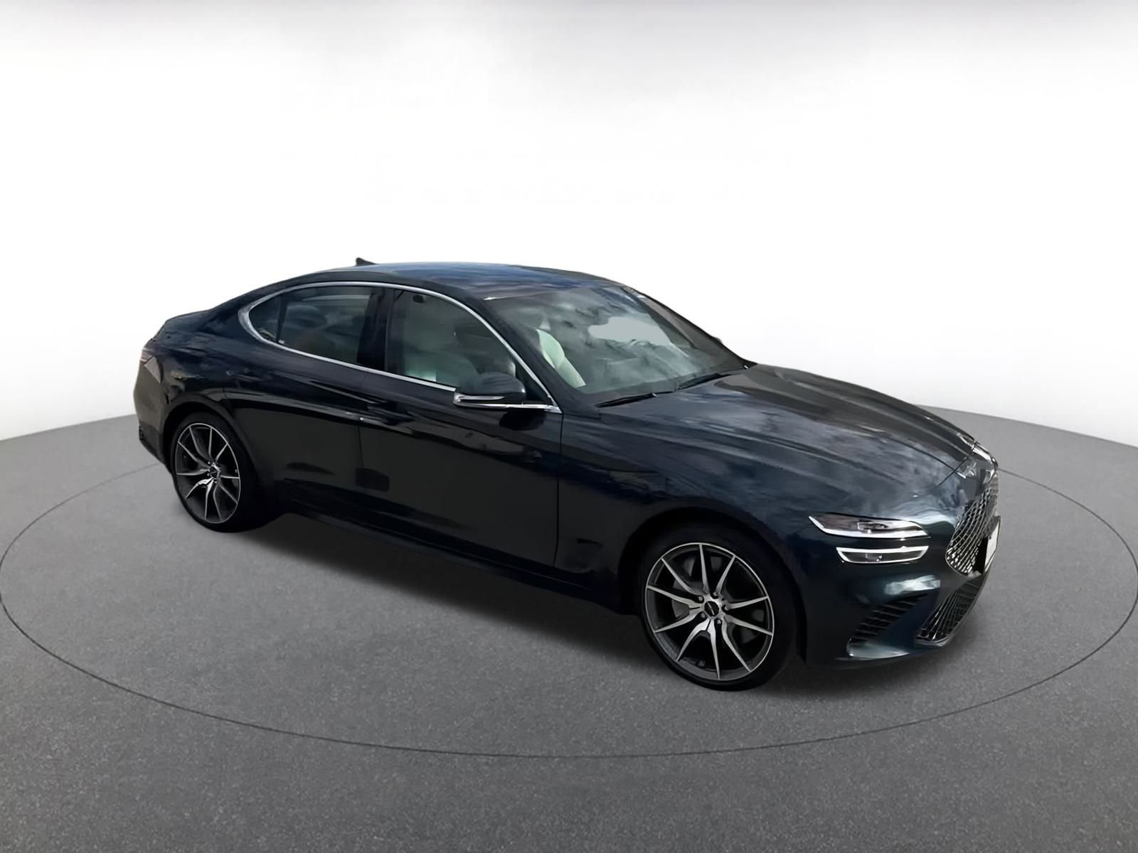 Used 2025 Genesis G70 2.5T image 2