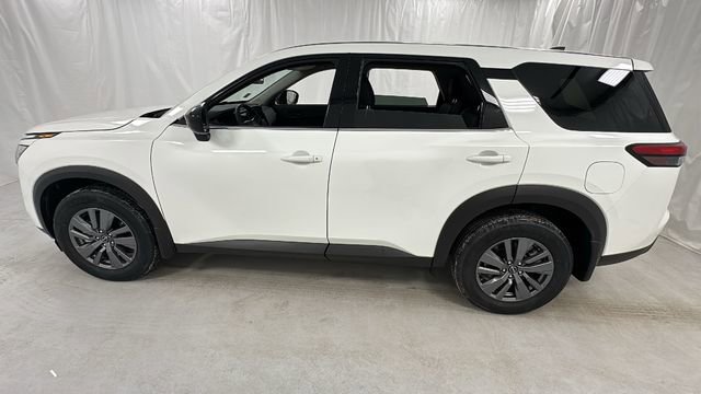 New 2026 Nissan Pathfinder S image 6