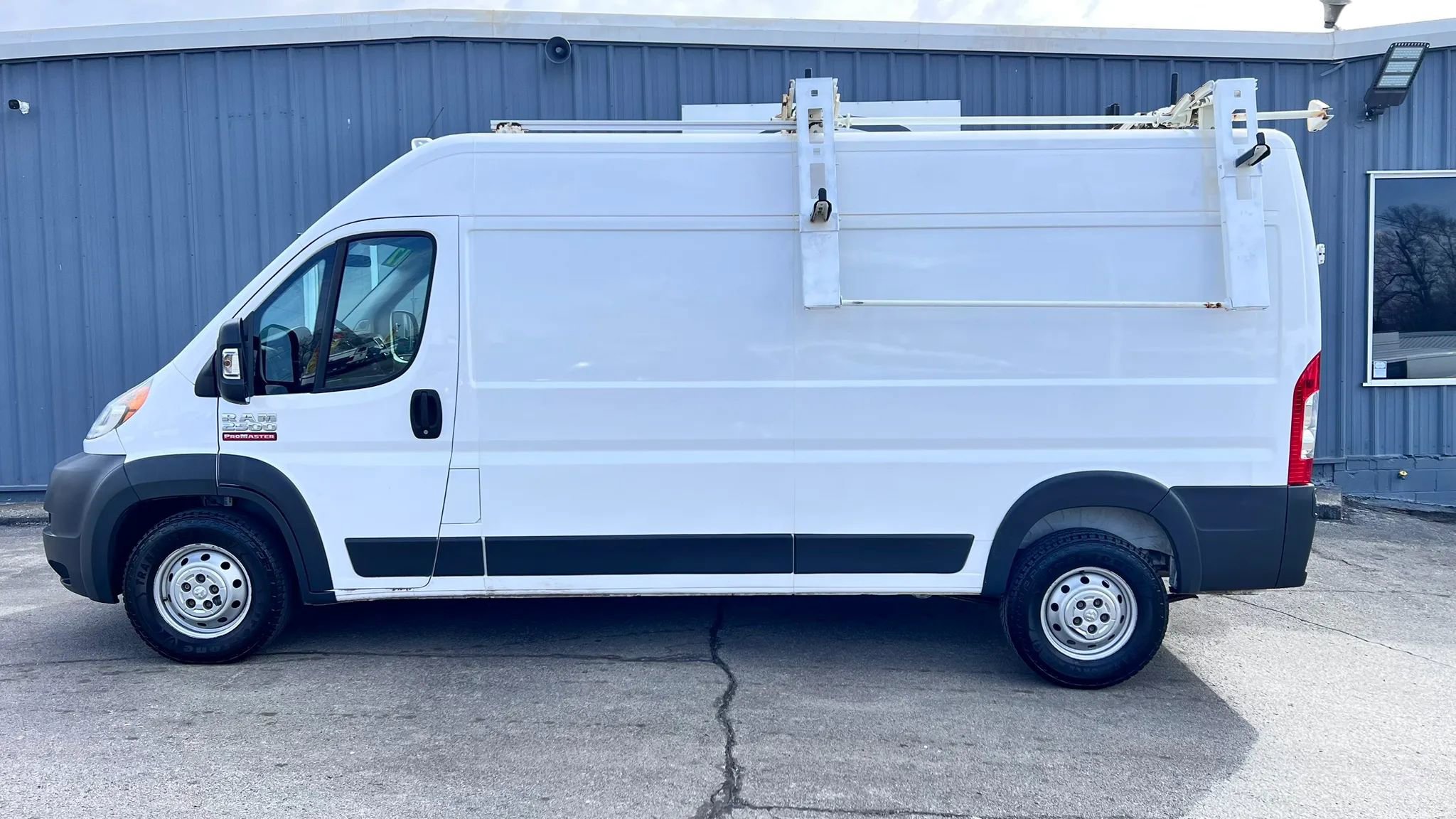 Used 2017 RAM ProMaster 2500 FWD image 3