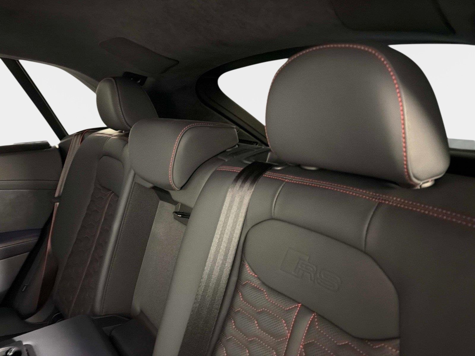 Used 2024 Audi RS Q8 image 31