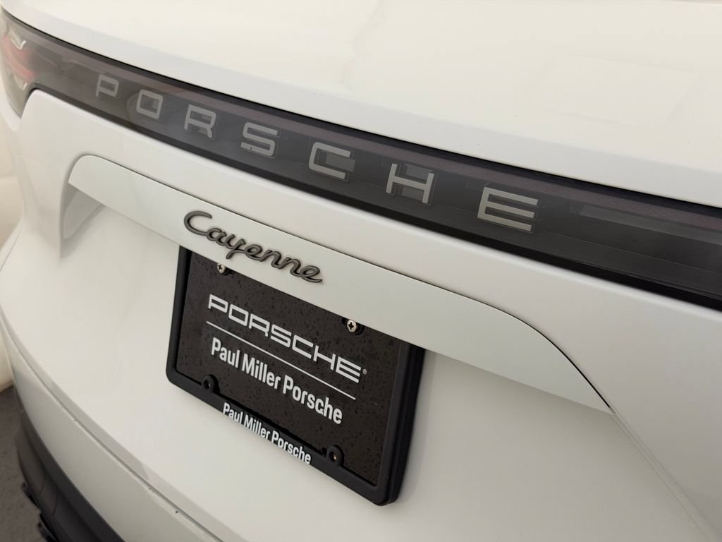 Certified 2023 Porsche Cayenne Platinum Edition AWD/4WD image 25
