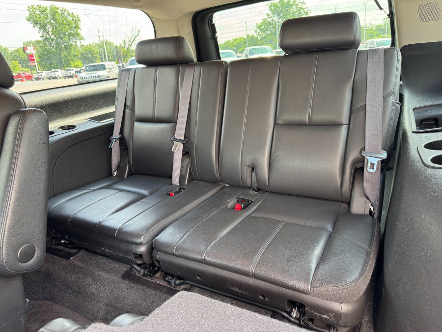 Used 2013 GMC Yukon XL SLT w/ SLT-2 Equipment Package AWD/4WD image 17