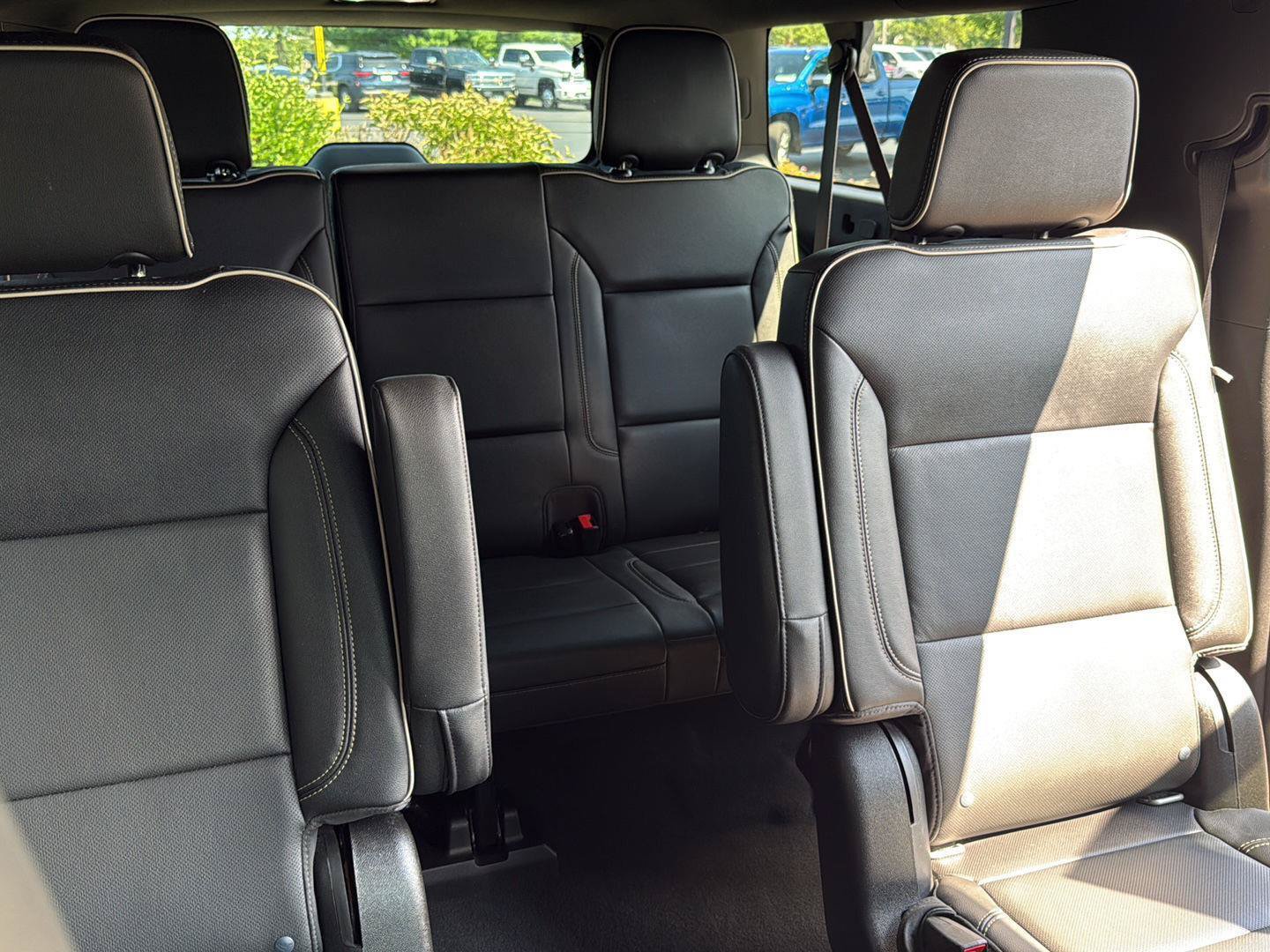 Used 2021 Chevrolet Suburban Premier AWD/4WD image 25