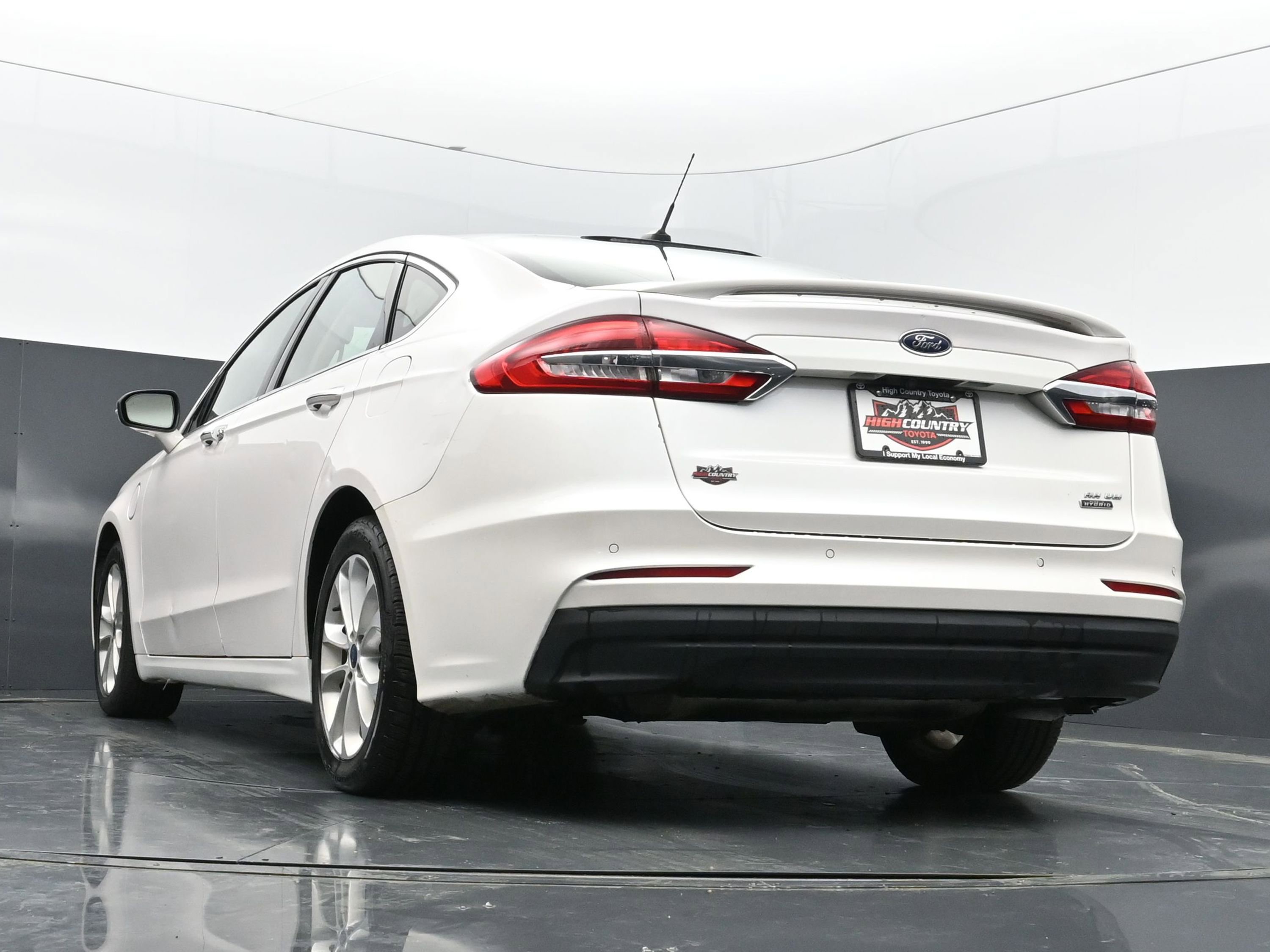Used 2020 Ford Fusion Energi Titanium FWD image 38