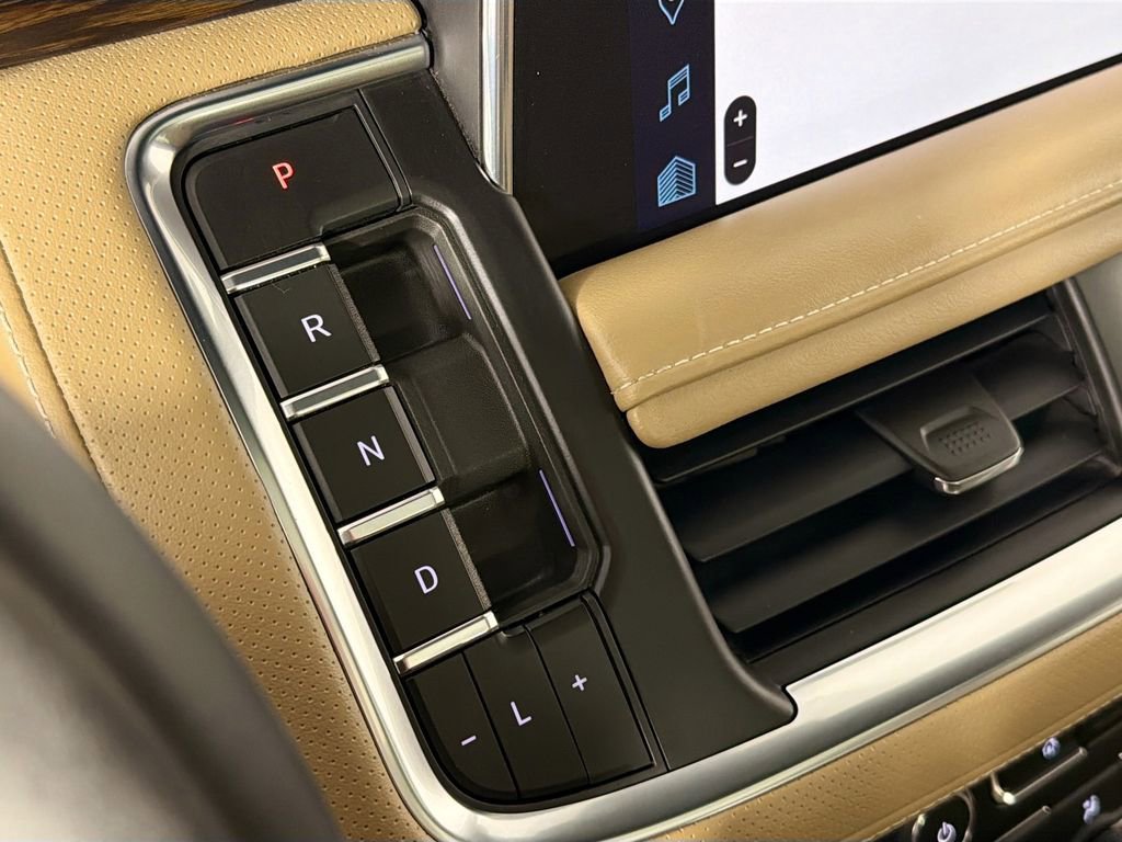 Used 2023 Chevrolet Tahoe Premier w/ Premium Package image 17