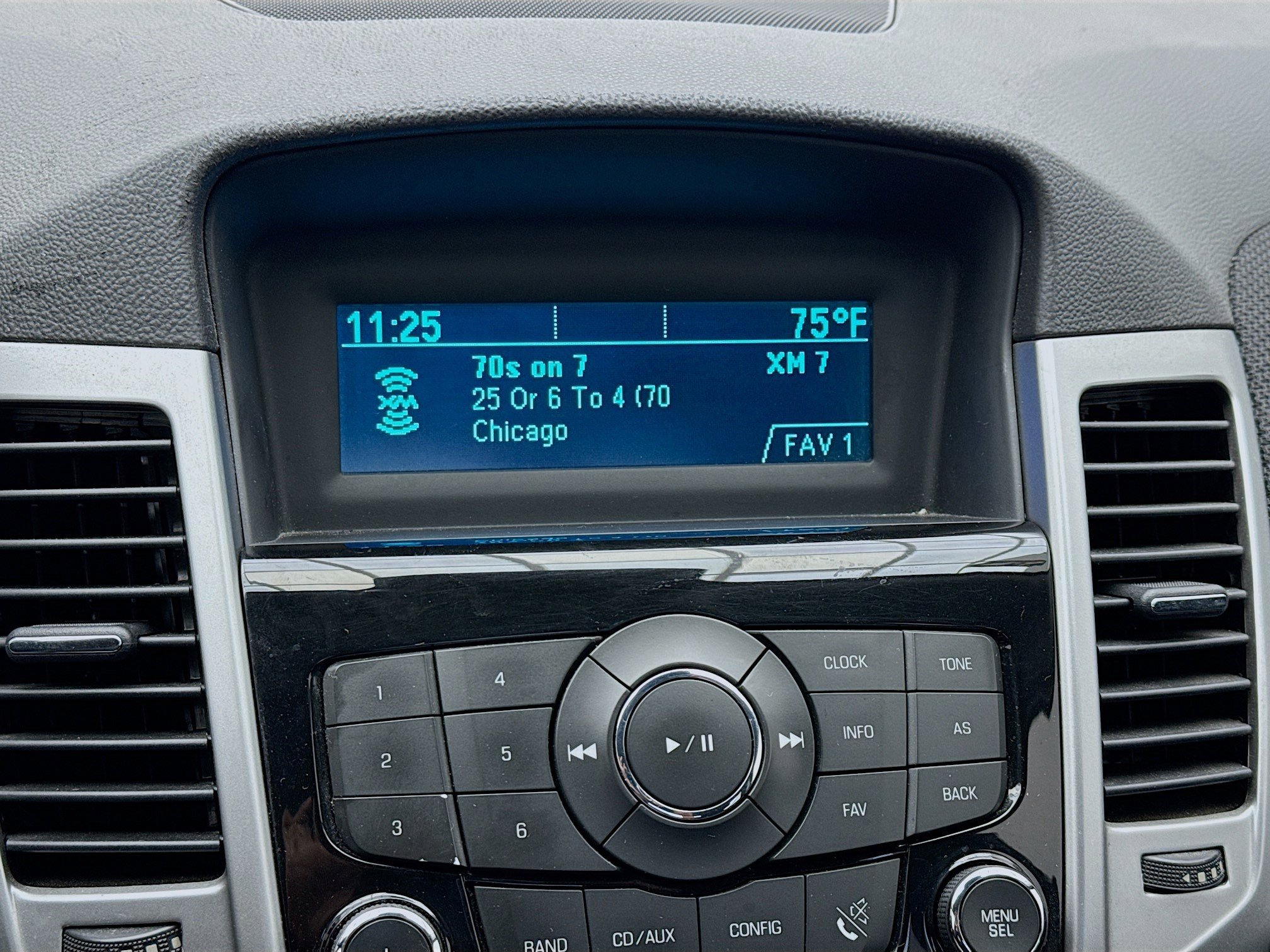 Used 2015 Chevrolet Cruze LT image 9