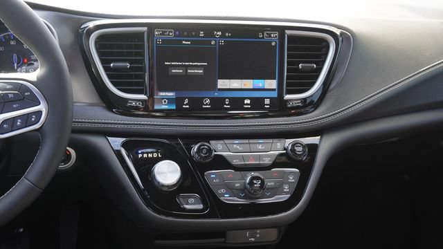 New 2026 Chrysler Pacifica Select FWD image 16