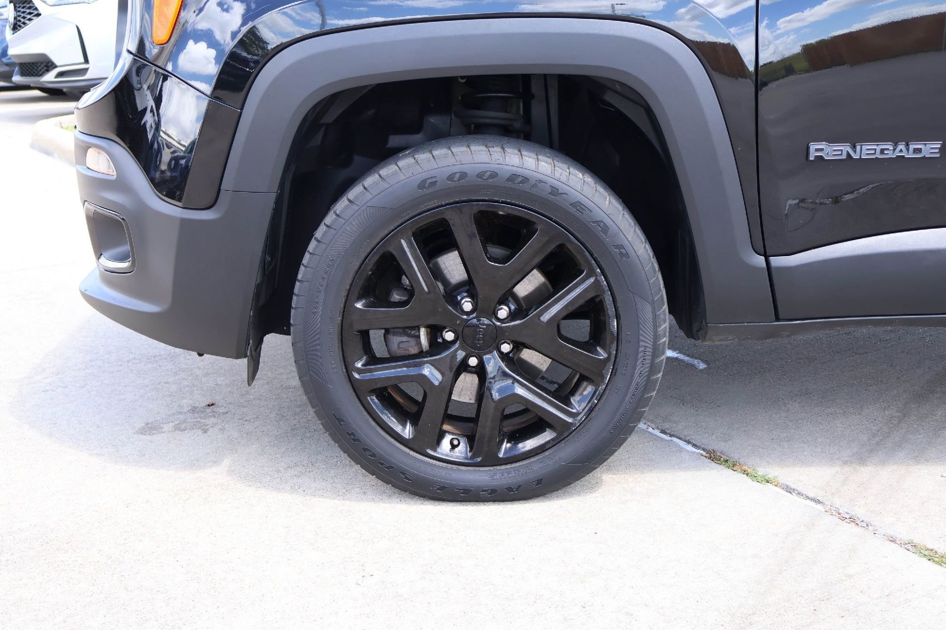 Used 2018 Jeep Renegade Altitude AWD/4WD image 8