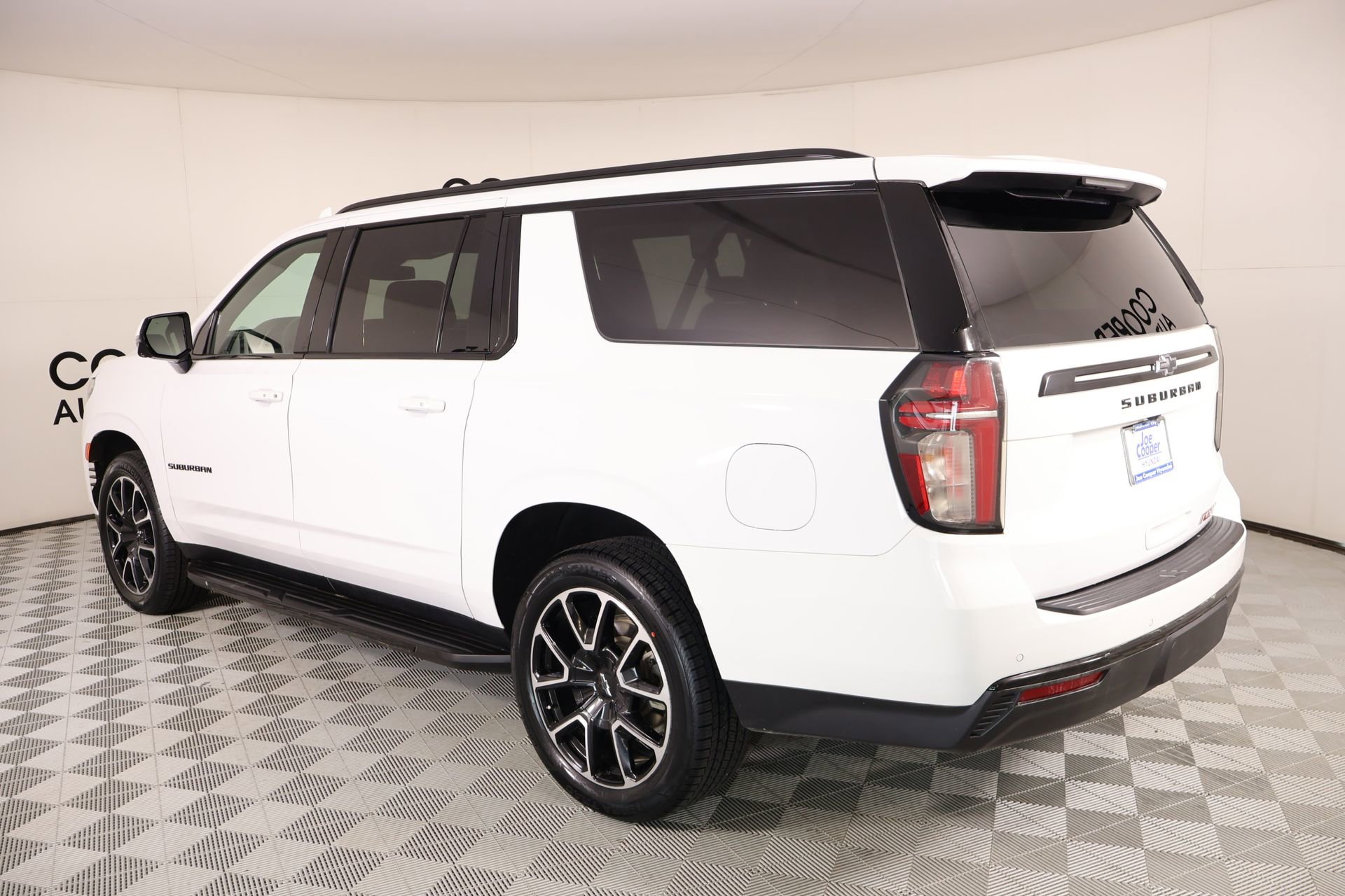 Used 2024 Chevrolet Suburban RST w/ Luxury Package RWD image 23
