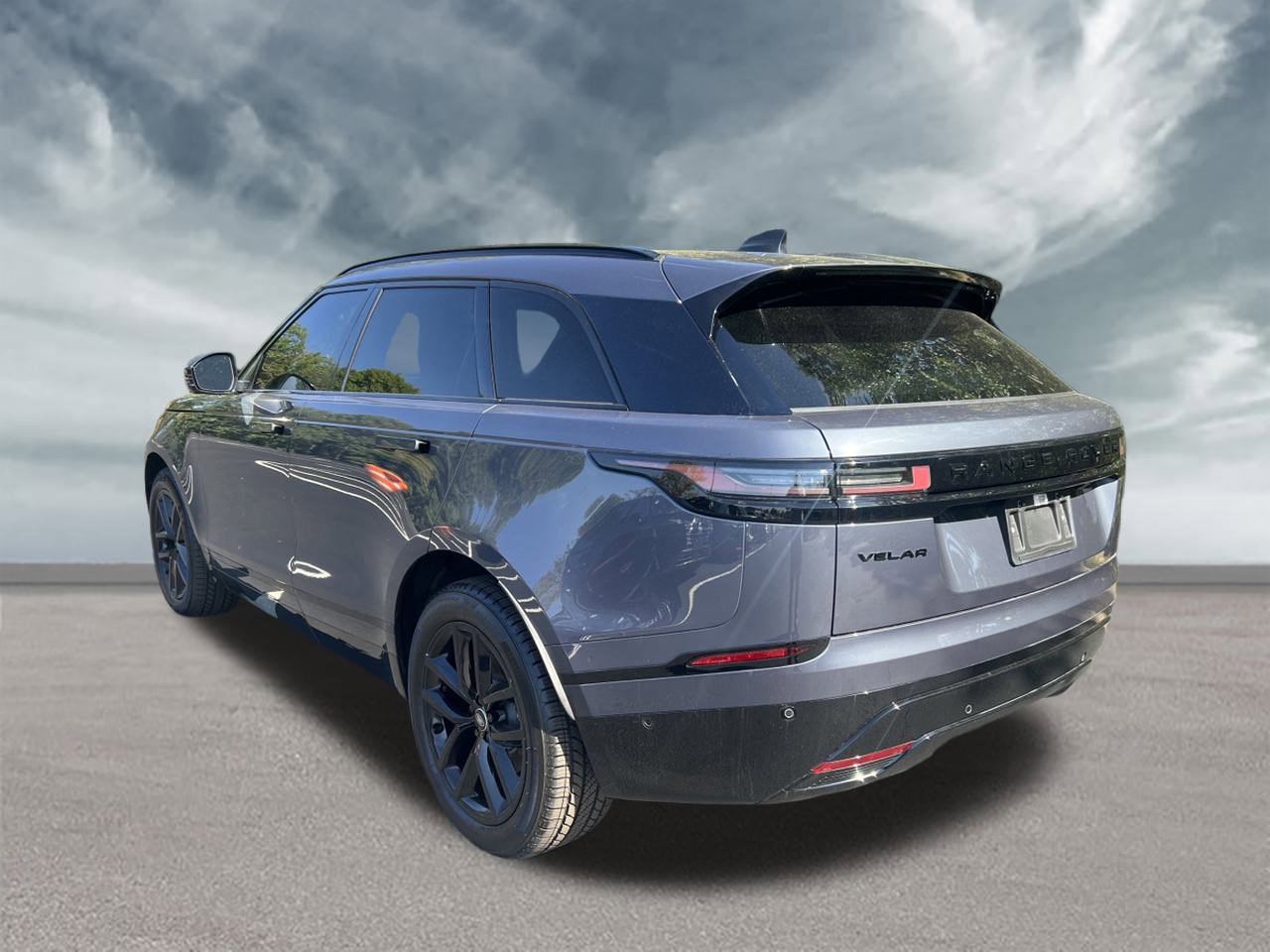Certified 2024 Land Rover Range Rover Velar Dynamic SE image 3