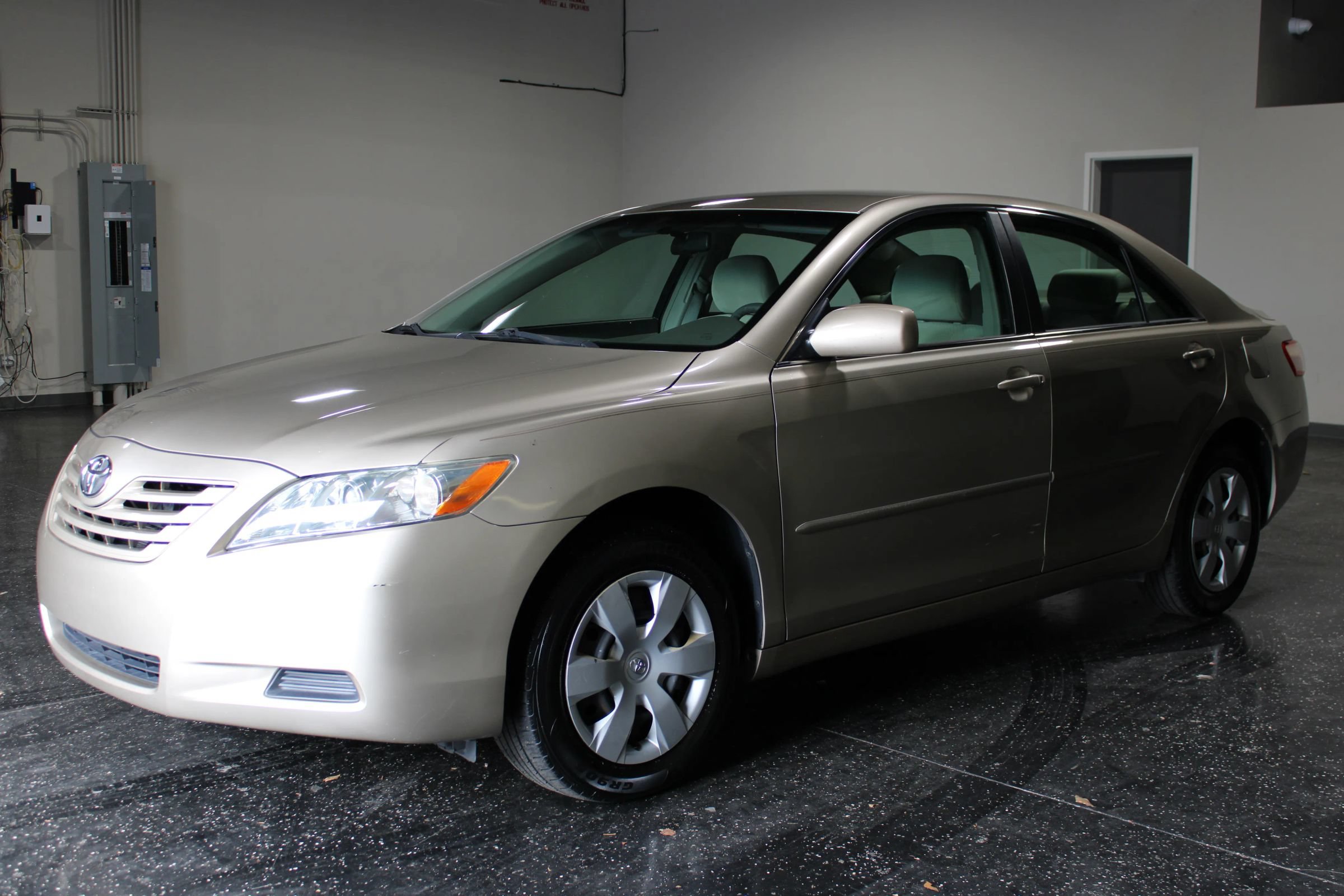 Used 2009 Toyota Camry LE FWD image 6