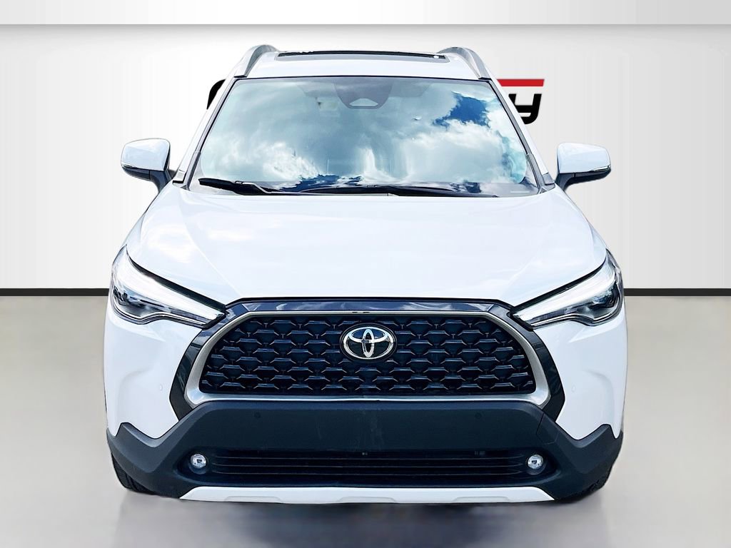 Used 2023 Toyota Corolla Cross XLE w/ Convenience Package FWD image 2