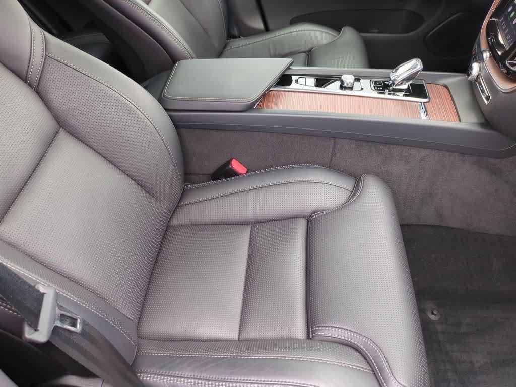 Certified 2024 Volvo XC60 T8 Ultimate w/ Protection Package Premier AWD/4WD image 22