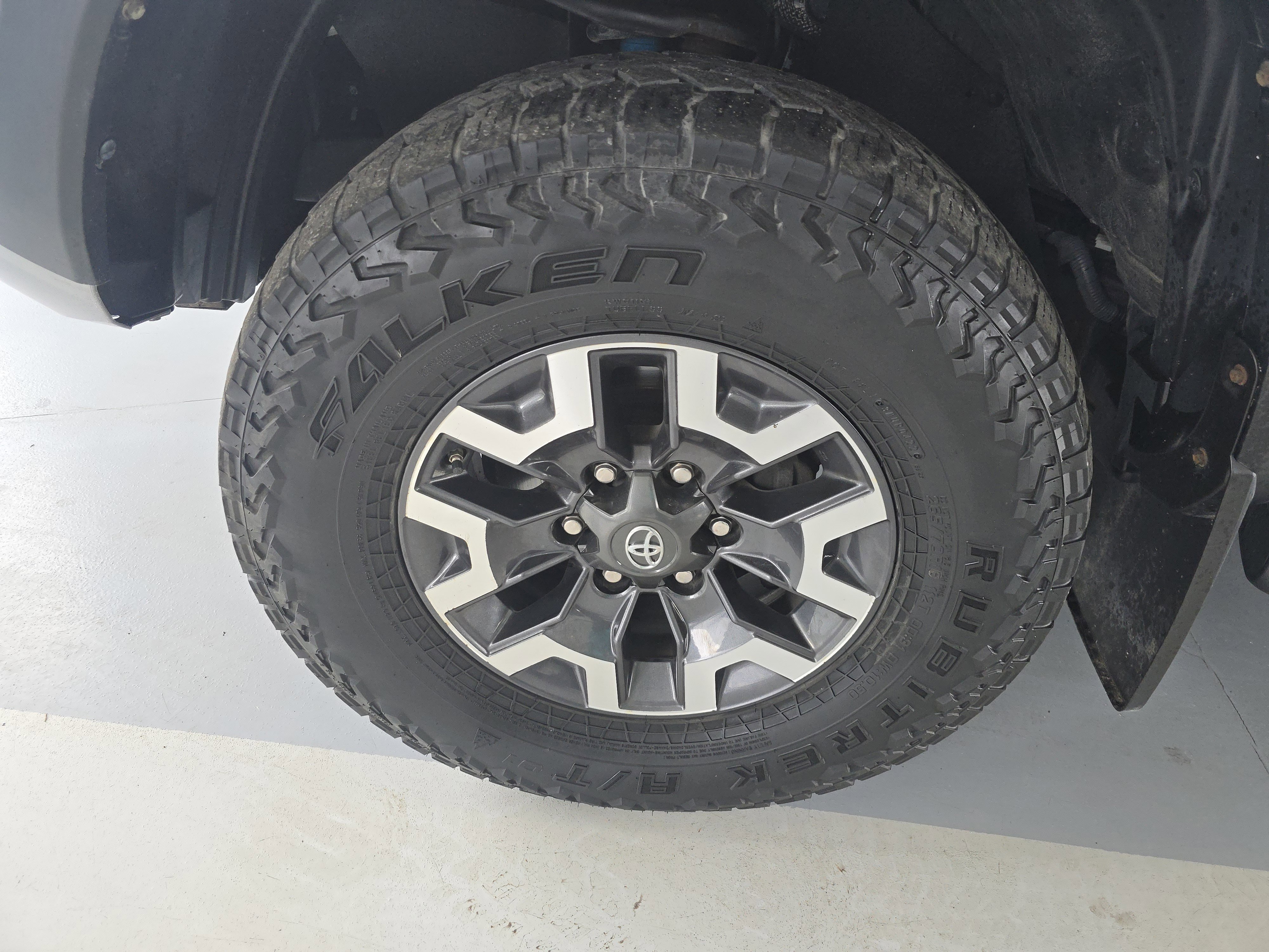 Used 2019 Toyota Tacoma TRD Off-Road image 11