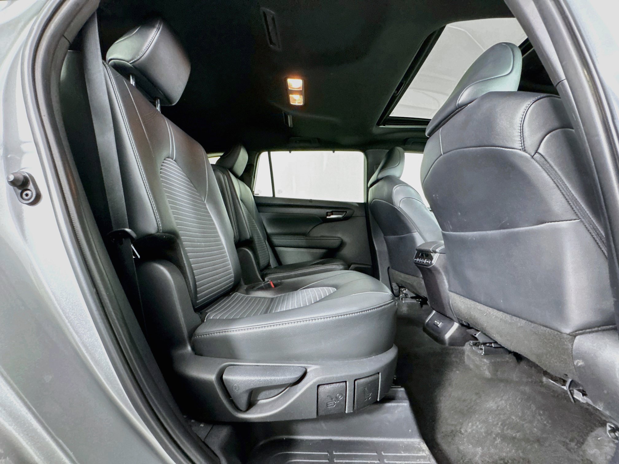 Certified 2025 Toyota Highlander XSE AWD/4WD image 28