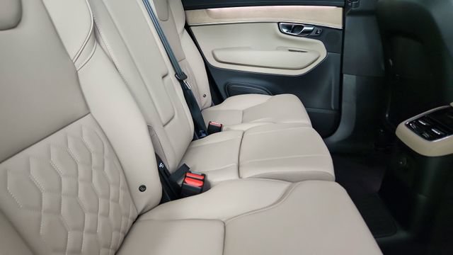 New 2026 Volvo XC90 T8 Plus w/ Protection Package Premier AWD/4WD image 36
