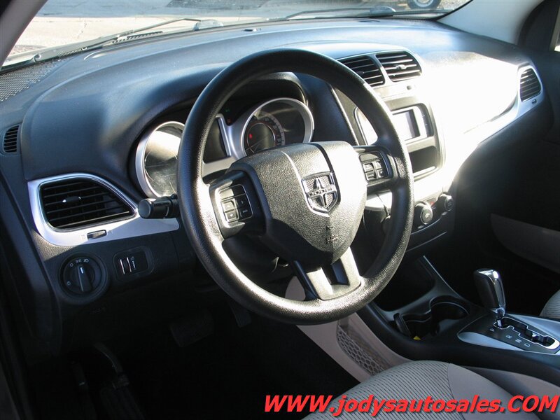 Used 2016 Dodge Journey SE AWD/4WD image 2