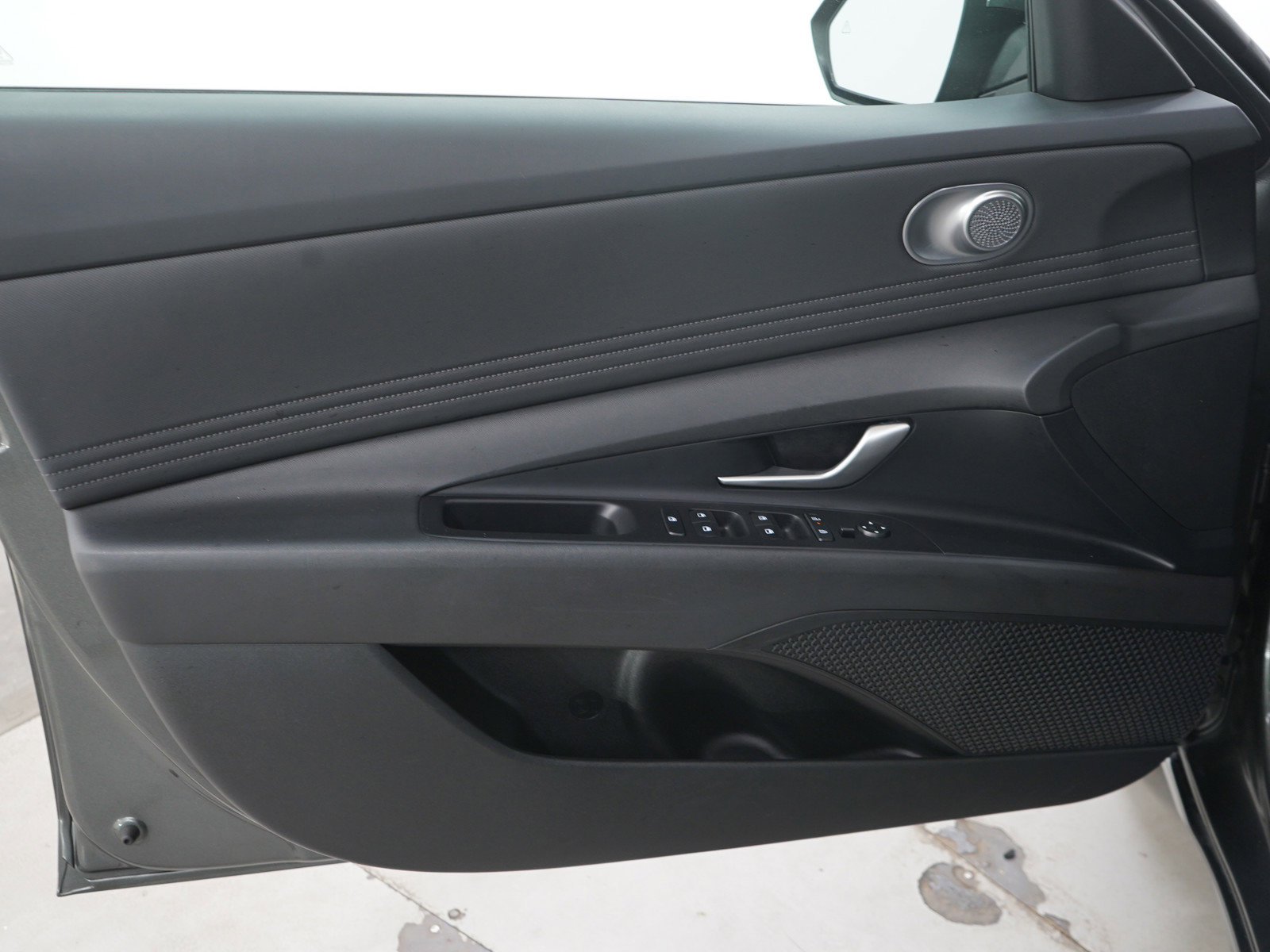 Used 2025 Hyundai Elantra SEL FWD image 19
