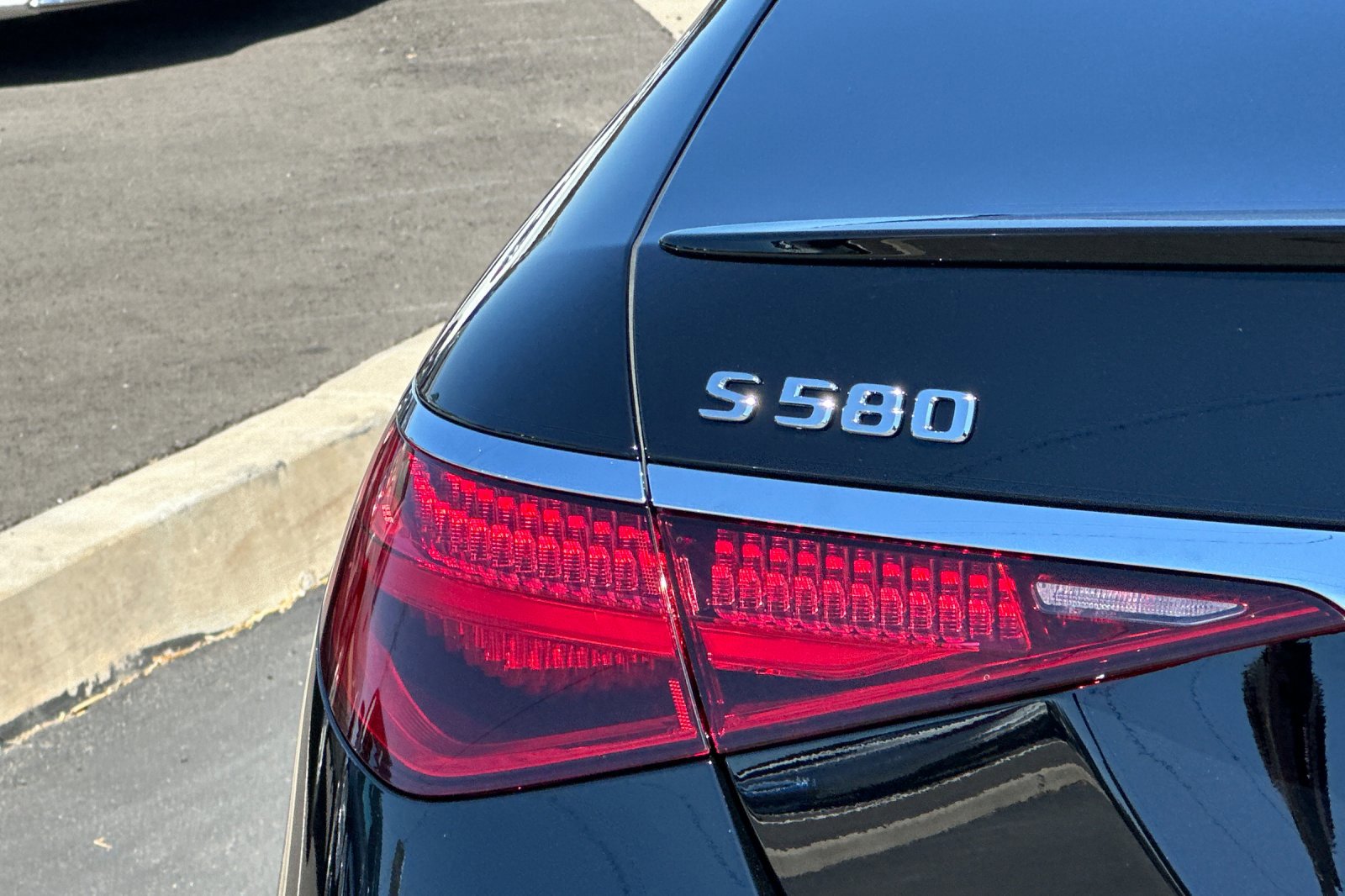 New 2025 Mercedes-Benz S 580 4MATIC Sedan image 26