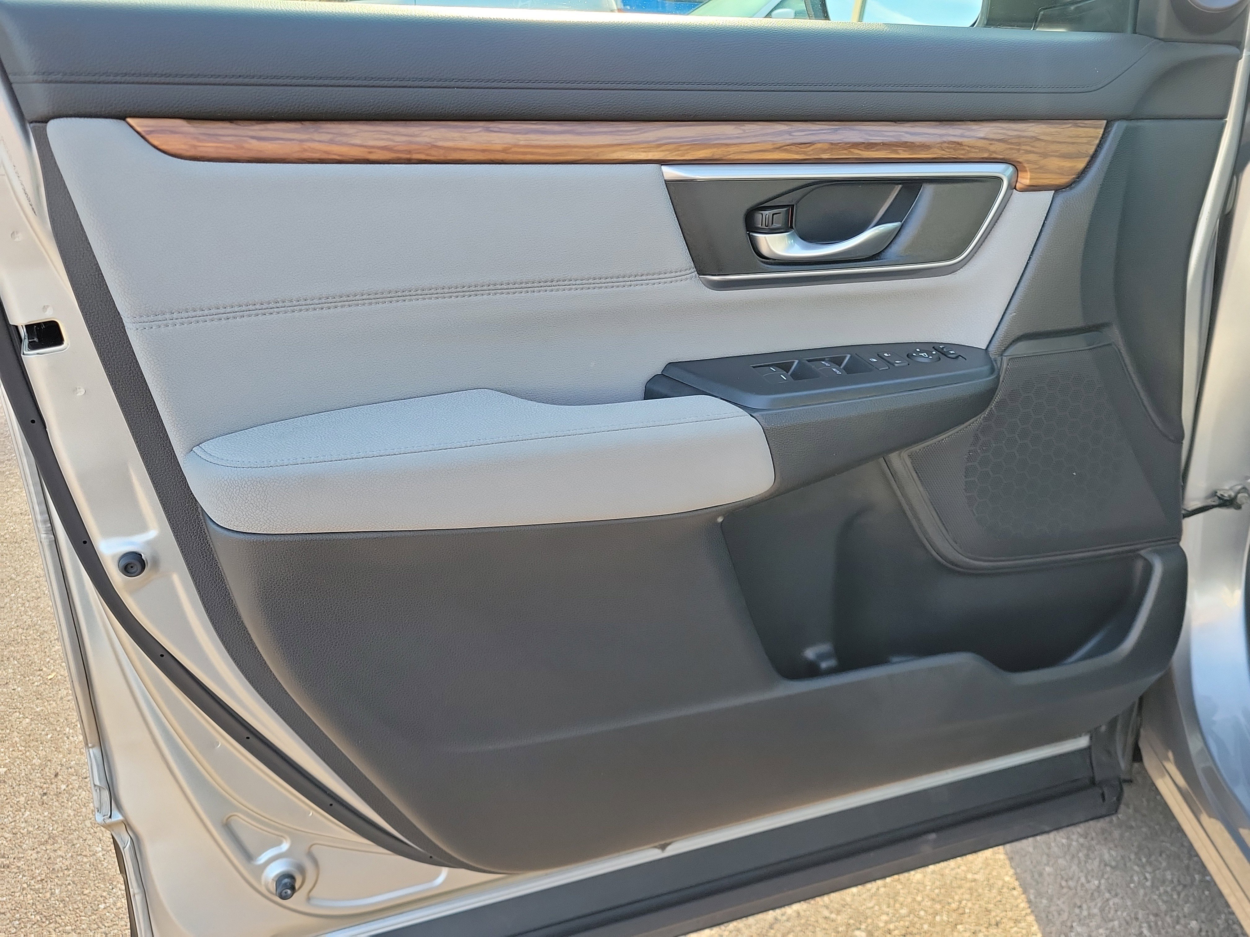 Used 2018 Honda CR-V EX image 16