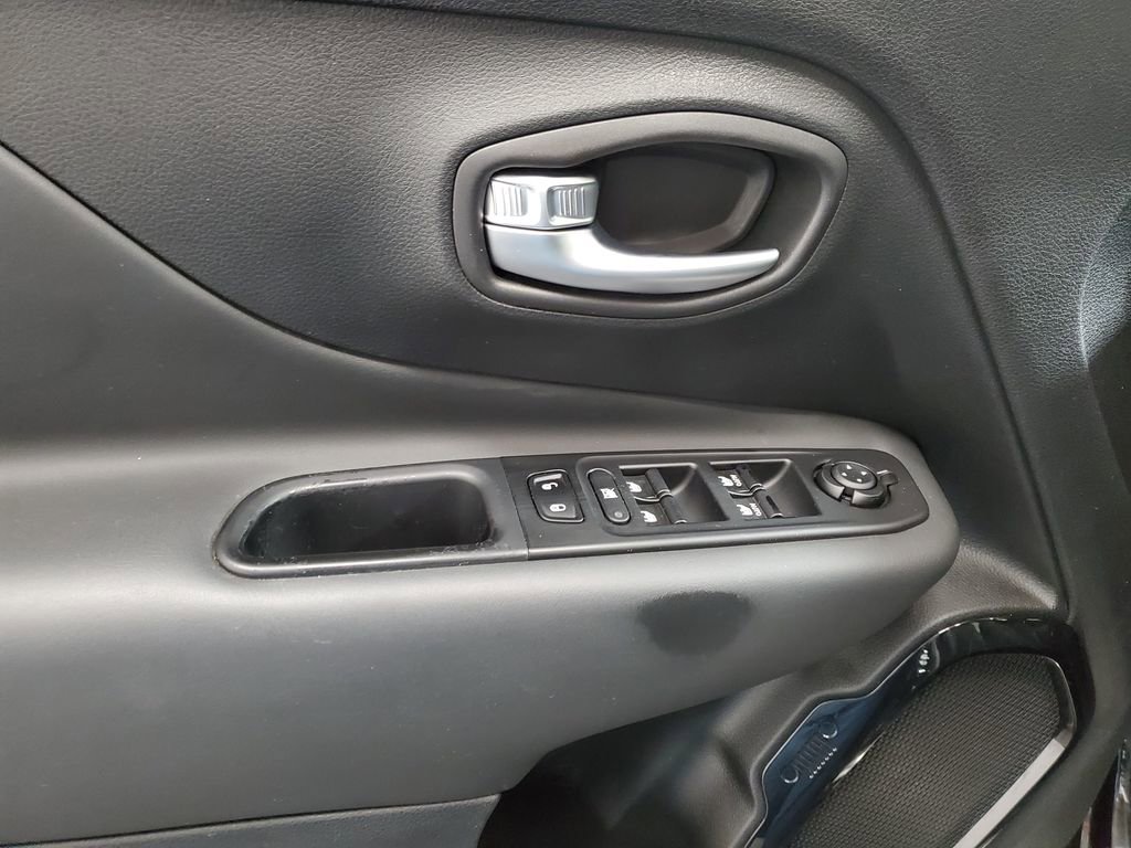 Used 2022 Jeep Renegade Altitude image 23