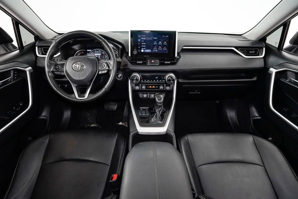 Used 2023 Toyota RAV4 XLE Premium image 28