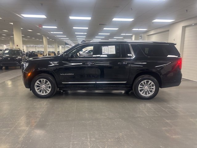 Used 2024 GMC Yukon XL SLT w/ SLT Luxury Package image 4