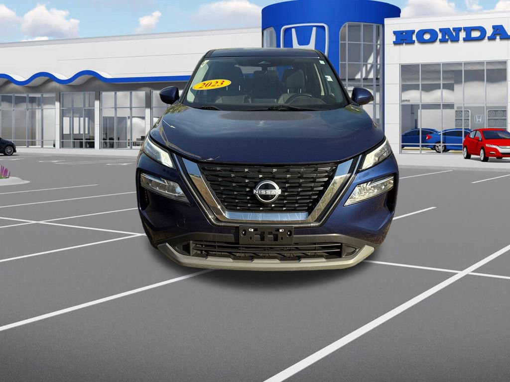 Used 2023 Nissan Rogue SV FWD image 2