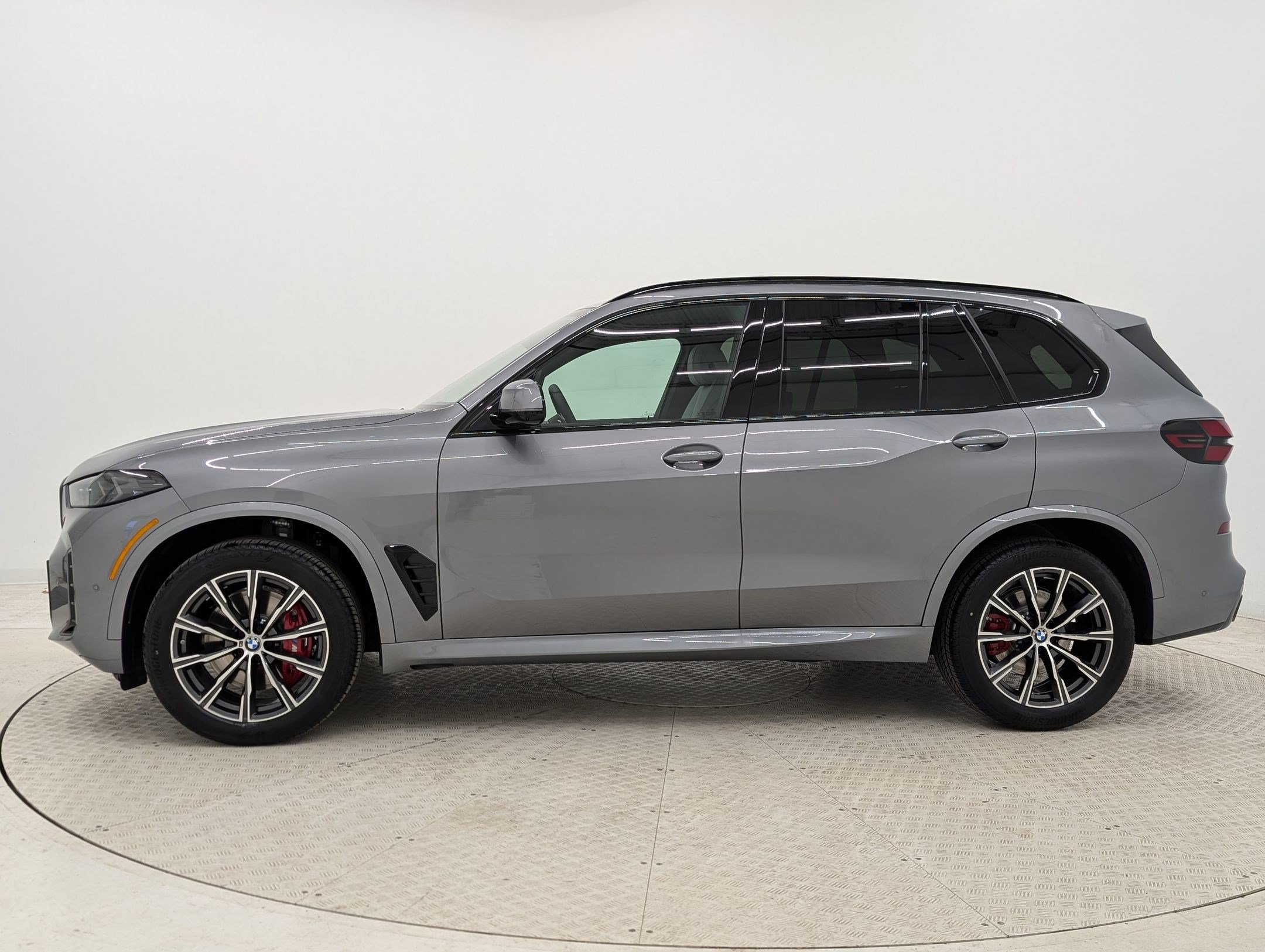 New 2026 BMW X5 sDrive40i w/ M Sport Package RWD image 2