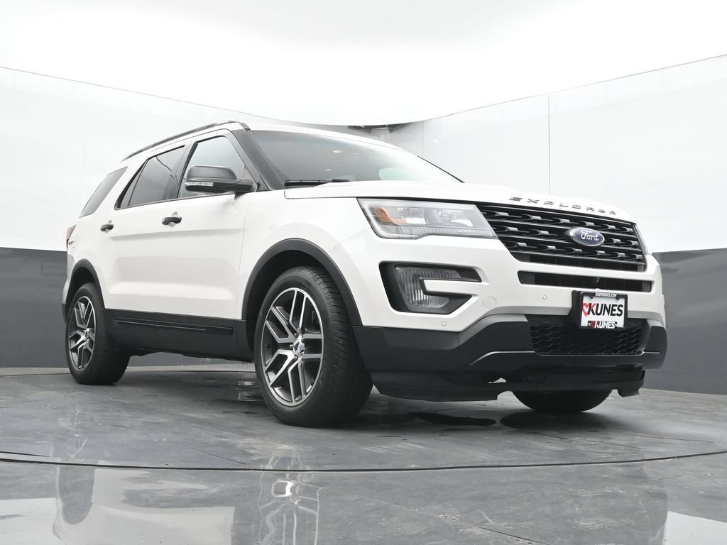 Used 2017 Ford Explorer Sport w/ Equipment Group 401A AWD/4WD image 43