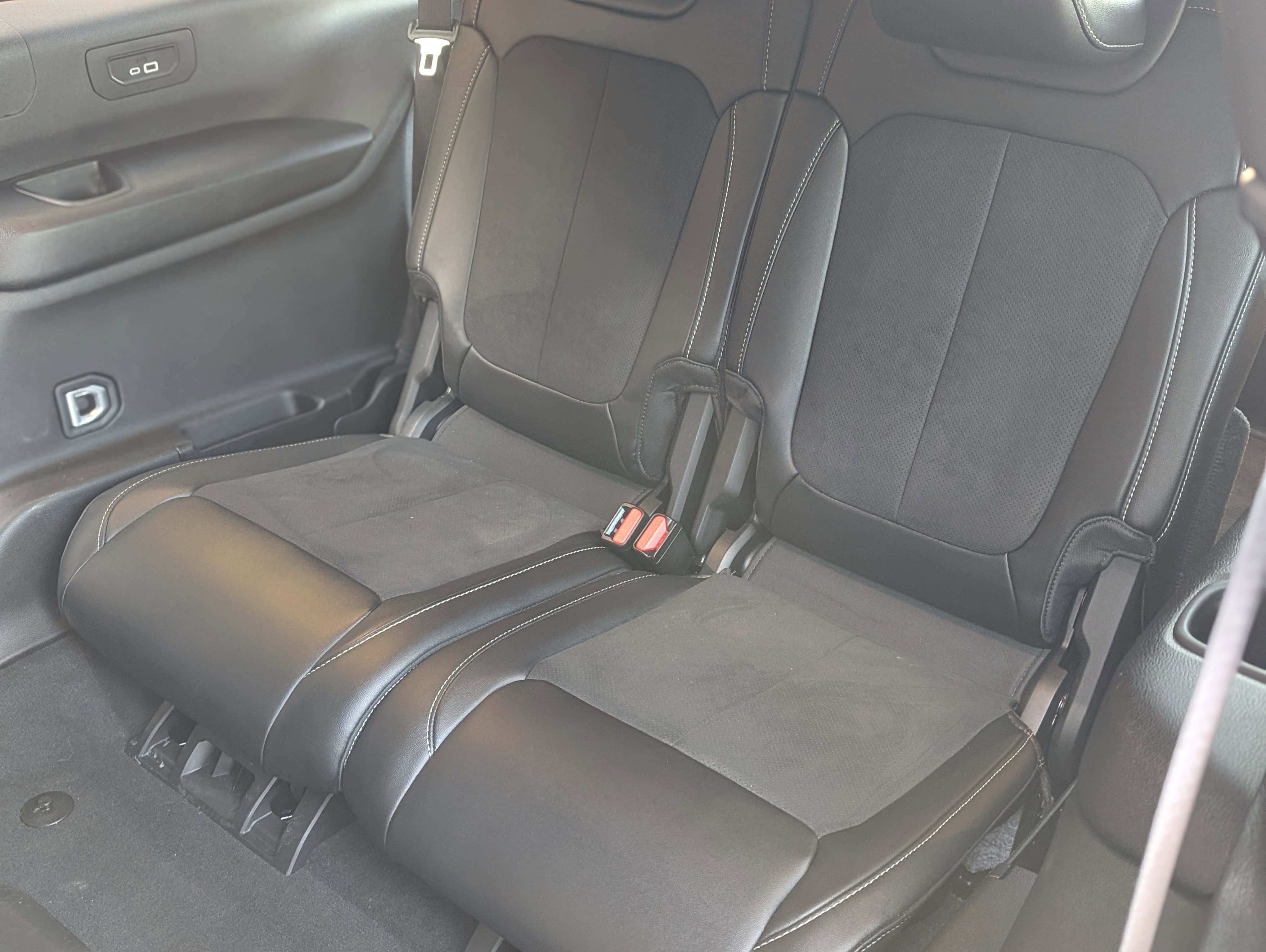 Used 2024 Jeep Grand Cherokee L Laredo image 18