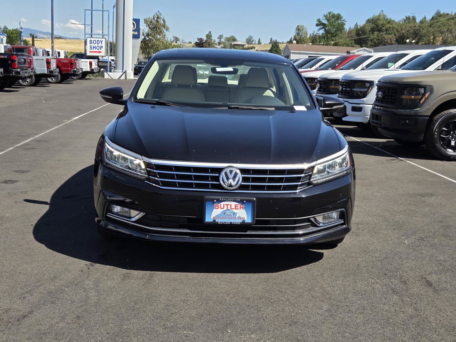 Used 2017 Volkswagen Passat 1.8T SE FWD image 2