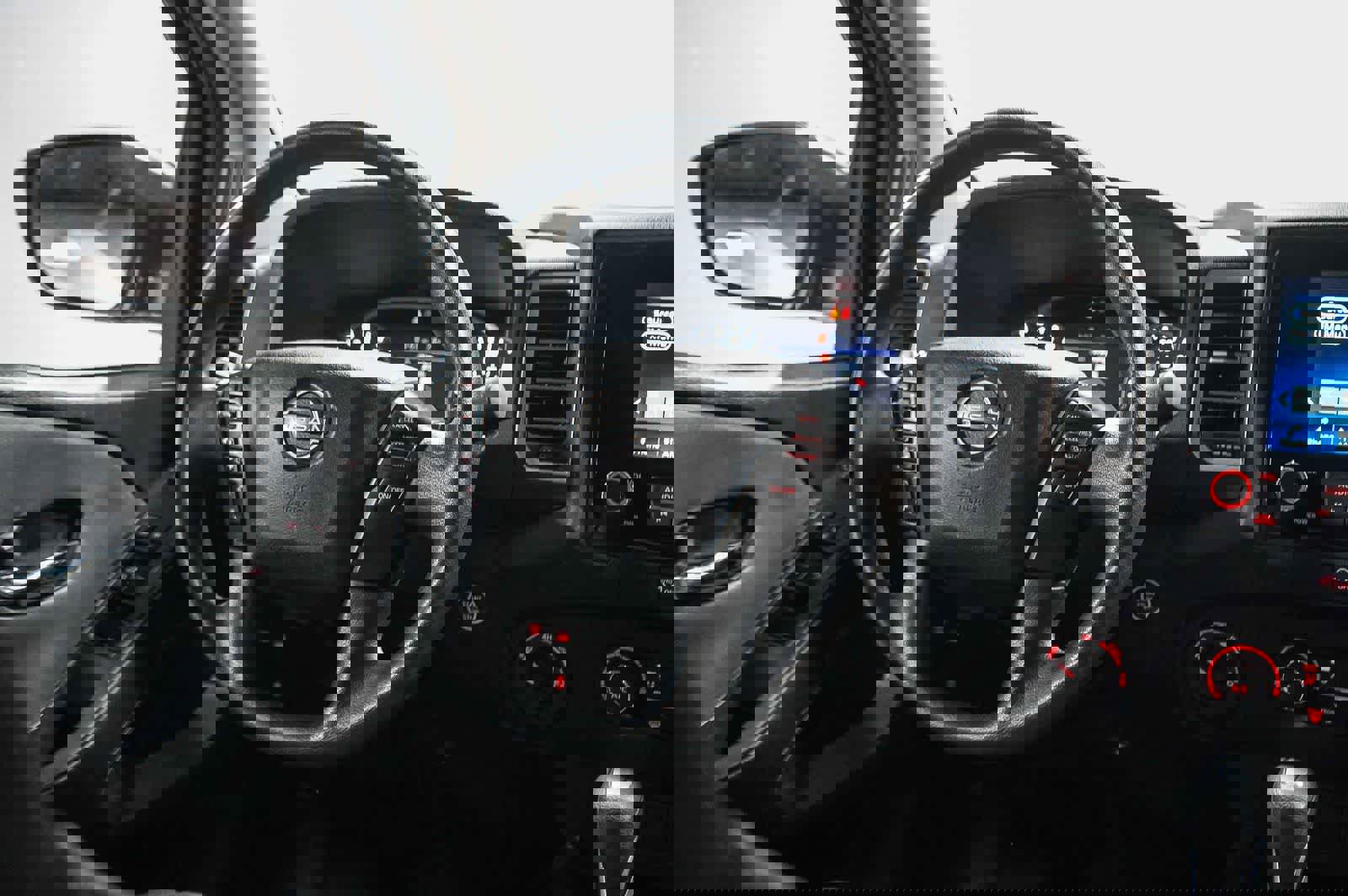 Used 2024 Nissan Frontier SV image 15