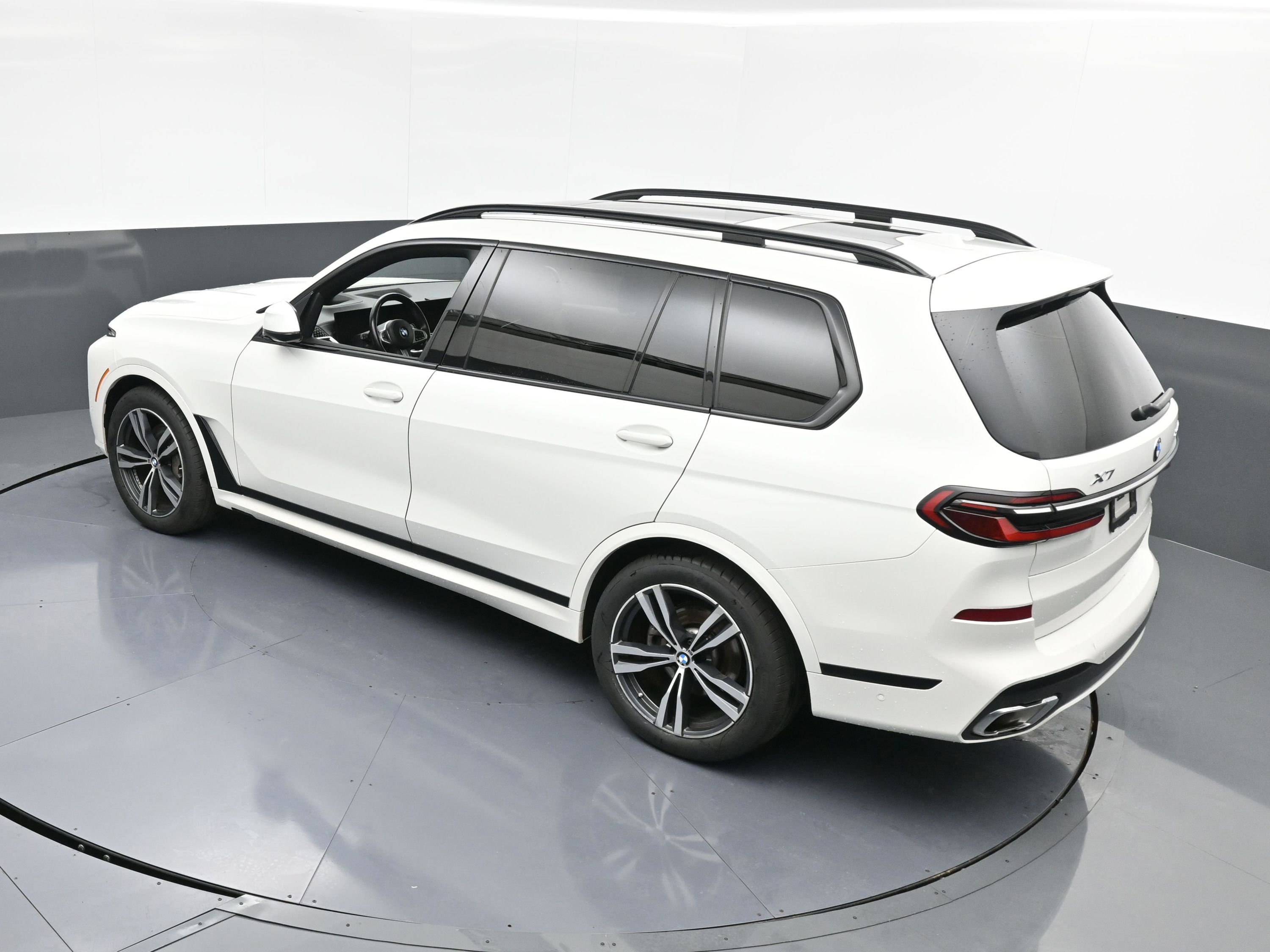 Used 2024 BMW X7 xDrive40i w/ M Sport Package image 37